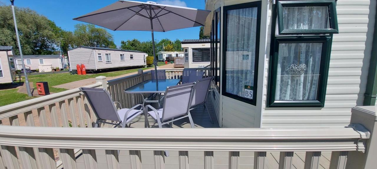A Fashionable Caravan In A Peaceful Seaside Town Sandown Exterior foto
