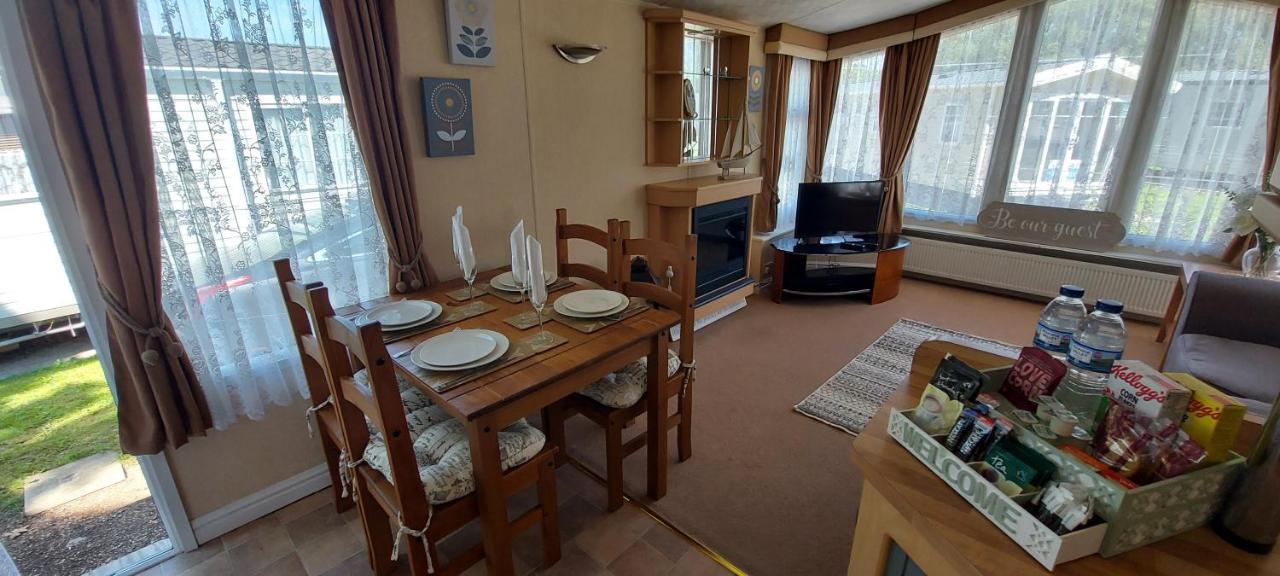 A Fashionable Caravan In A Peaceful Seaside Town Sandown Exterior foto